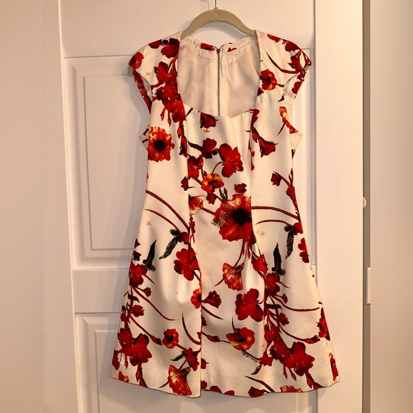 Gorgeous Karen Millen tulip shaped dress with red flowers - Picture 16 of 16